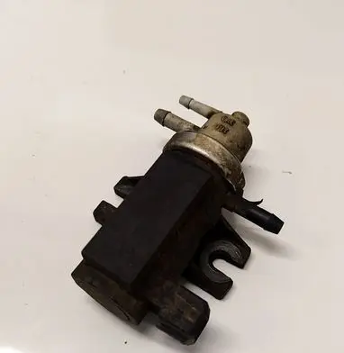 Volkswagen Golf III Turbo solenoid valve 72190325 1H0906627A
