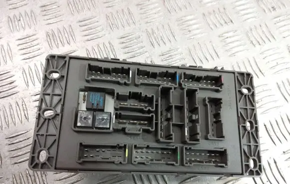 Mini One - Cooper R50 - 53 Fuse box set 6906600