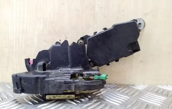 Subaru Legacy Front door lock