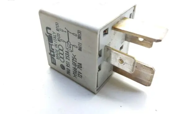 Volkswagen PASSAT B5 Hazard warning light relay 7M0951253A