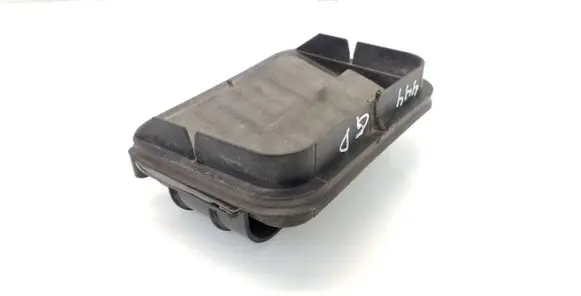 Quarter panel pressure vent