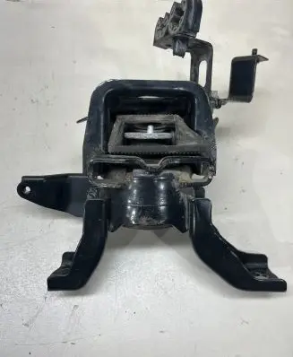 Engine mount bracket