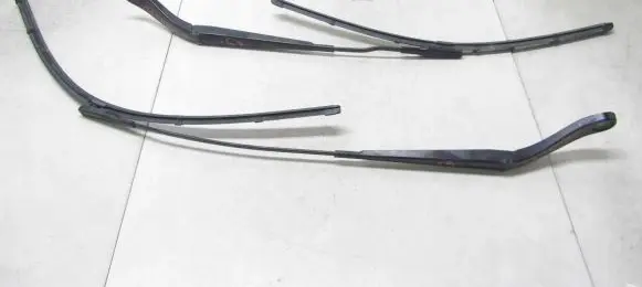Ford C-MAX II Front wiper blade arm