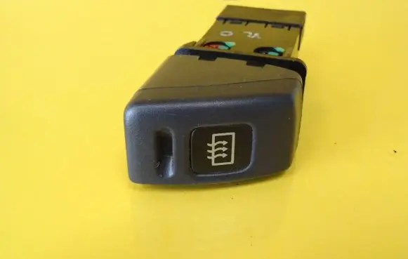 Nissan Micra Windscreen/window heater switch