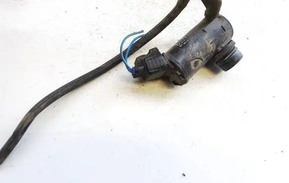 Toyota RAV 4 (XA20) Windscreen/windshield washer pump 853303302 85330-3302