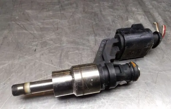 Volkswagen Golf V Fuel injector 03C906036A