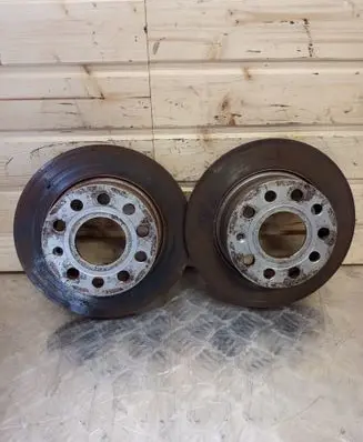 Volkswagen Golf V Rear brake disc 