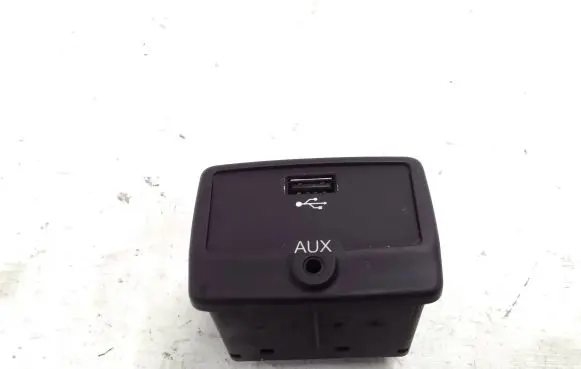 Fiat 500L AUX in-socket connector FT73555829804613