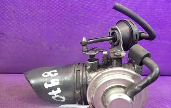 Volkswagen Polo EGR valve 038129637B