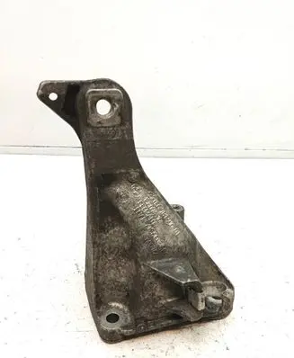 BMW 1 E81 E87 Engine mounting bracket 6781916 2807410 69072