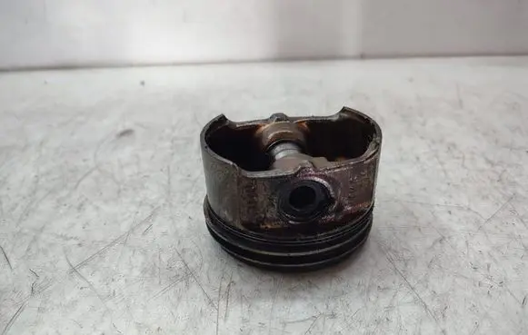 Mercedes-Benz C W204 Piston 