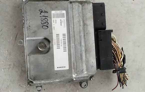 Volvo V50 Engine control unit/module P30743102 079700-9133