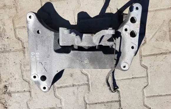BMW 3 G20 G21 Gearbox mounting bracket 9485335