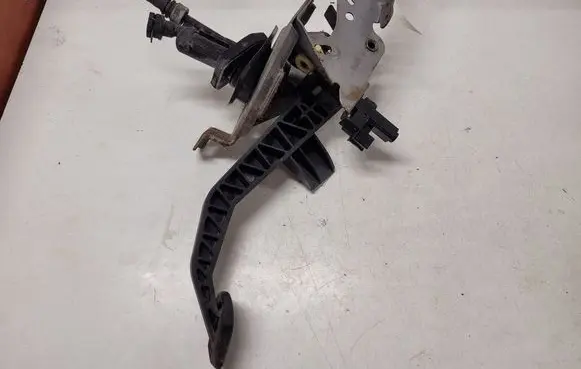 Volvo V50 Clutch pedal 4N517B633EL 8623146 BQ6FA