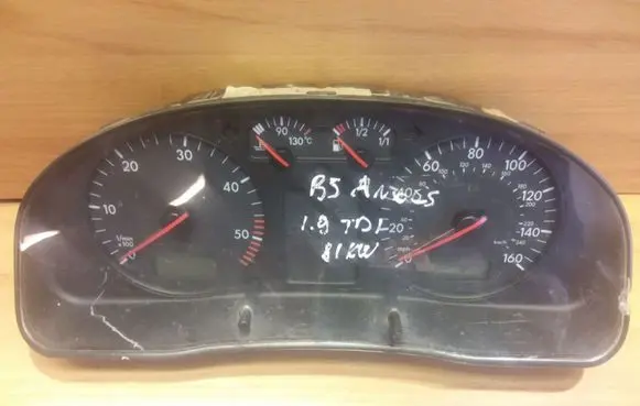 Volkswagen PASSAT B5 Speedometer (instrument cluster) 88311245