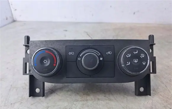 Chevrolet HHR Climate control/heater control trim 22716307