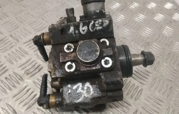 Hyundai i30 Fuel injection high pressure pump 0445010124 331002A4107