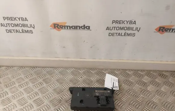 Mercedes-Benz C W203 Door control unit/module 2038206326 351307