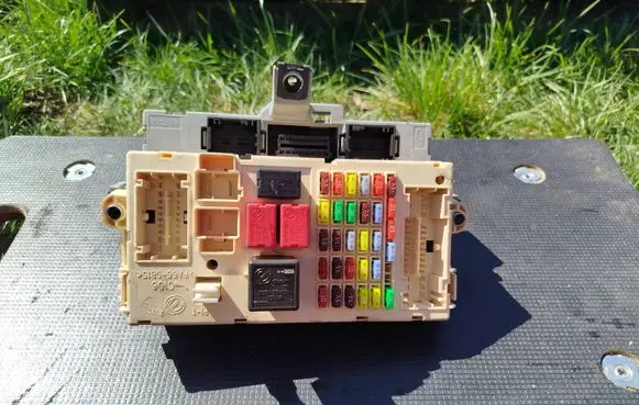 Alfa Romeo 147 Fuse box set C106 PA66GB15
