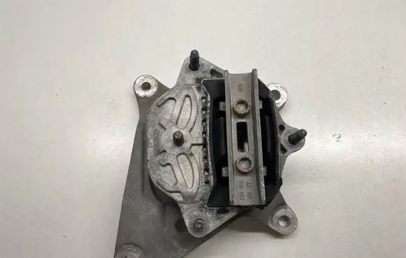 Audi Q7 4M Gearbox mount 4M0399118D