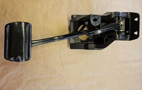 Mercedes-Benz SL R230 Brake pedal A2202901119 2202901119