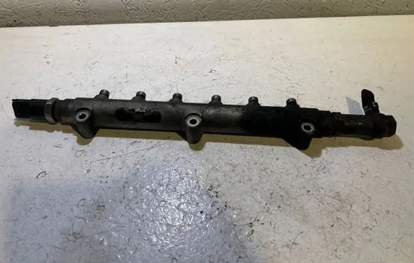 Volvo V70 Fuel main line pipe 8658252 002655