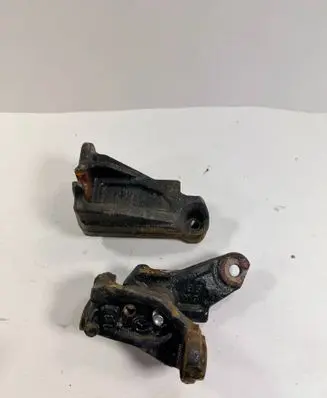 Mazda 3 III Engine mount bracket