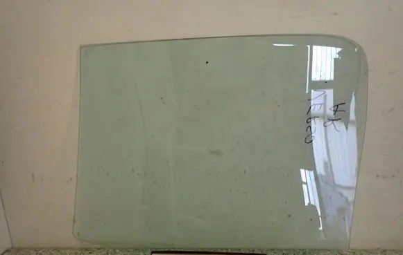 Toyota Yaris Verso Sliding door window/glass 