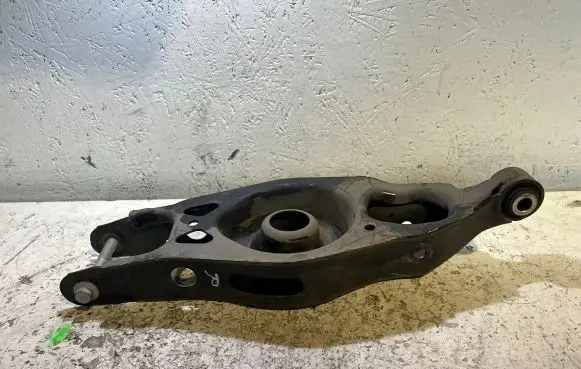 Dodge Challenger Rear upper control arm/wishbone