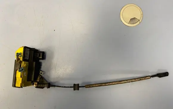 Volvo V70 Front door lock 30634617