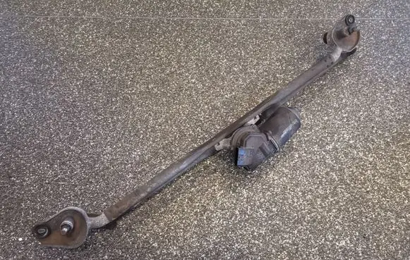 Chrysler 300 - 300C Front wiper linkage and motor 04805711AA