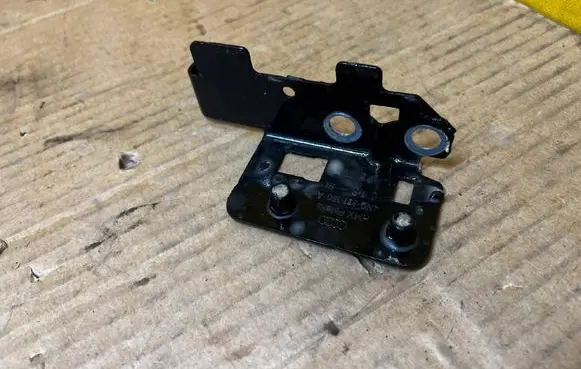 Audi A8 S8 D5 Fender mounting bracket 4N0821150A