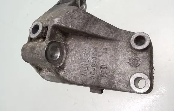 Iveco Daily 35 - 40.10 Engine mounting bracket 504090245