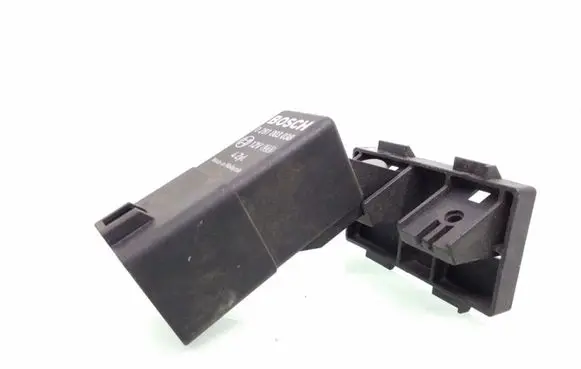 Volkswagen PASSAT B6 Glow plug pre-heat relay 038907281D 0281003038