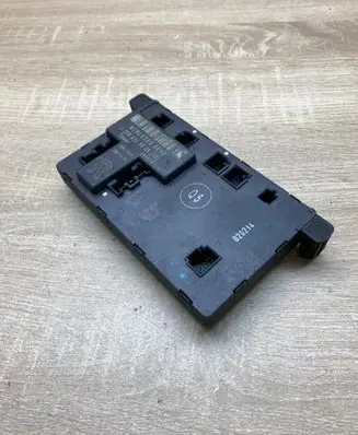 Mercedes-Benz C W203 Door control unit/module 2038205626