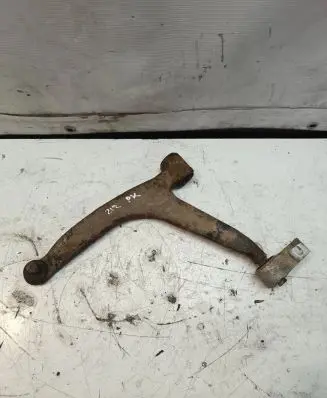Citroen Xsara Picasso Front lower control arm/wishbone