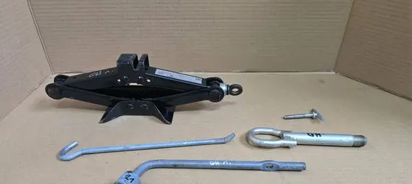 Mazda 6 Lift Jack LD4769671 GS1D50EJ0
