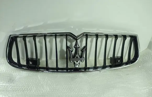 Maserati Ghibli Front bumper upper radiator grill 670010764