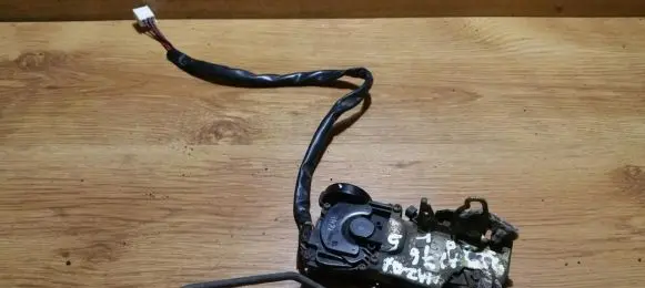 Mazda 323 F Front door lock