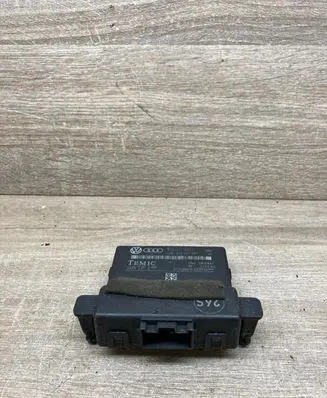 Volkswagen Golf V Gateway control module 1K0907530C 1K0907951