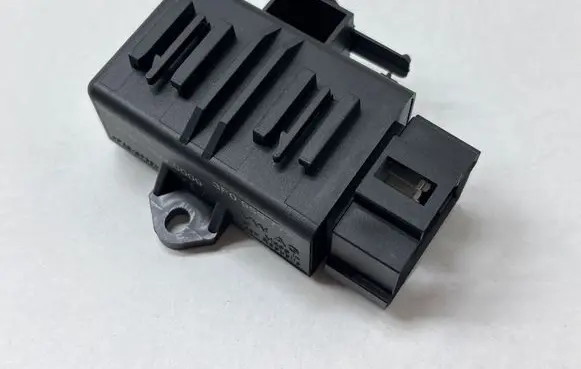Porsche Cayenne (9Y0 9Y3) Seat heating relay 3F0959772 4M4907102