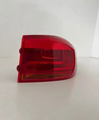 Volkswagen Tiguan Tailgate rear/tail lights 178933