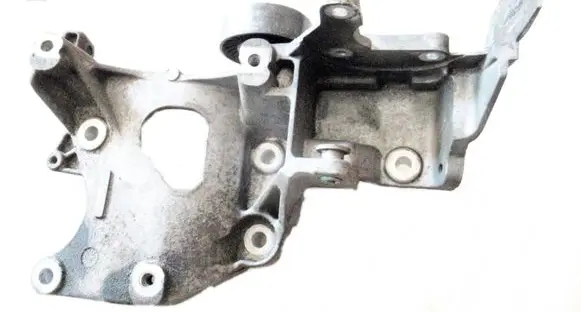 Fiat Freemont Generator/alternator bracket 04627138AA