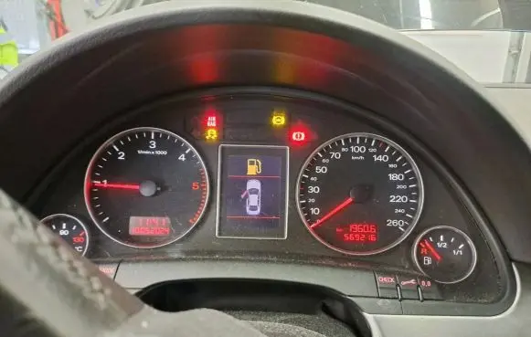 Audi A4 S4 B7 8E 8H Speedometer (instrument cluster) 6033ED0133