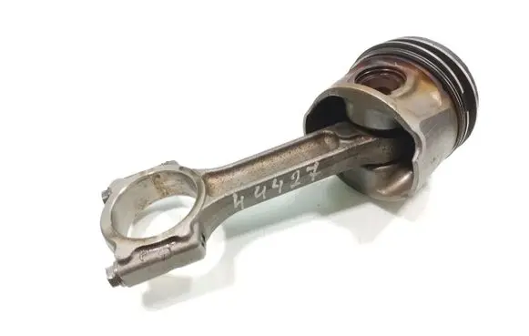 Nissan Qashqai Piston with connecting rod 