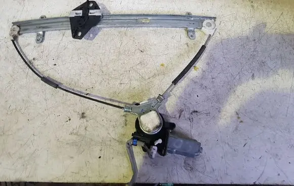 Honda CR-V Front door window regulator with motor