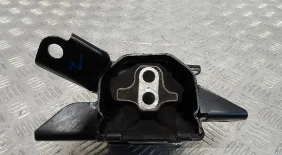 Hyundai i20 Active Engine mount bracket 21830-Q0000