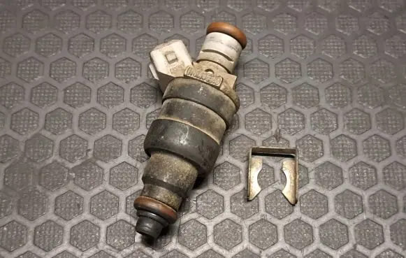 Audi A4 S4 B5 8D Fuel injector 078133551D