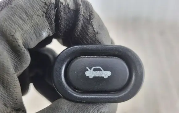 Saab 9-5 Tailgate opening switch 156796 4733440
