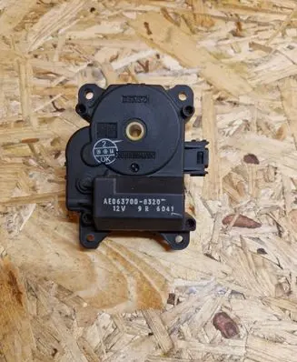 Toyota RAV 4 (XA40) Air flap motor/actuator AE0637008320